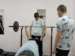 Прошли контрольные занятия по русскому жиму штанги 