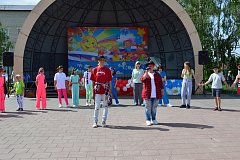Подарили детям радость