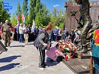В Саратове на мемориал в Парке Победы занесли имена погибших на СВО 