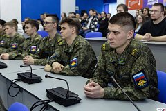 Военкор НТВ встретился с молодежью Саратова