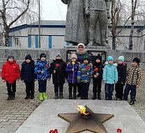 Учащиеся Новобурасского района приняли участие в акции «Красная гвоздика»