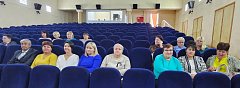 Губернатор области Роман Бусаргин провел встречу с семьями военнослужащих из Новобурасского района, принимающих участие в специальной военной операции