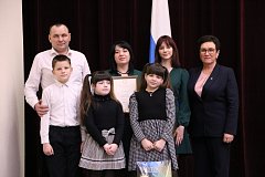 В Саратовской областной Думе чествовали многодетные семьи