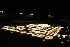 Саратовцы выложили из 12 тысяч свечей портрет медицинской сестры 