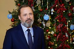 Игорь Комаров поздравляет жителей с наступающим Новым годом и Рождеством