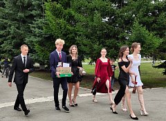 Татьяна Ерохина встретилась с выпускниками 2024 года школы №1 в Новых Бурасах