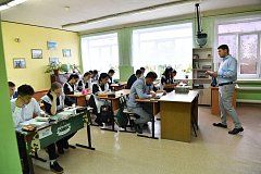 В Саратовской области будут дополнительно поощрять студентов, готовых стать педагогом и работать в сельских школах