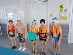 Первые соревнования по плаванию