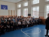 В Новобурасском районе сотрудники полиции провели профилактическую беседу со школьниками