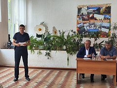 Глава Новобурасского района провел встречу с жителями Белоярского сельского поселения