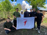 ПОМОЩЬ ПЕРВЫХ В УБОРКЕ ДРОВ ВЕТЕРАНУ ПЕДАГОГИЧЕСКОГО ТРУДА