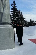 В Новобурасском районе возложили цветы к памятнику-мемориалу воинам, погибшим в годы Великой Отечественной войны