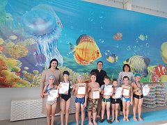 Первые соревнования по плаванию