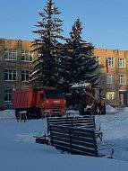 В Новобурасском районе продолжаются работы по расчистке и уборке снега