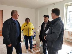 Глава района Алексей Воробьёв принял участие в строительном контроле ремонтных работ сельского клуба в селе Чернышевка