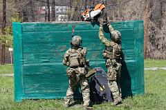 В Саратове росгвардейцы провели турнир по тактической стрельбе, посвященный юбилею ведомства
