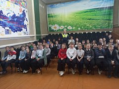 В преддверии летних каникул сотрудники Госавтоинспекции проводят профилактические беседы со школьниками 