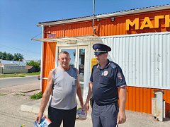 В Новых Бурасах полицейские проводят беседы с гражданами по профилактике мошенничества