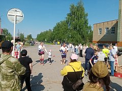 В Новобурасском районе прошел ежегодный марафонский забег, приуроченный к 81-й годовщине Победы в Великой Отечественной войне