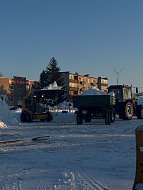 В Новобурасском районе продолжаются работы по расчистке и уборке снега