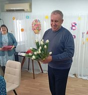 Глава Новобурасского района поздравил участниц клуба "Серебряные нити" с Международным женским днём — 8 Марта