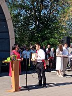 И вот для выпускников прозвенел последний школьный звонок