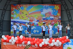 Подарили детям радость