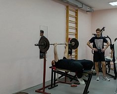Прошли контрольные занятия по русскому жиму штанги 