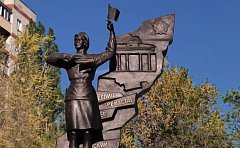 В Саратове на въезде в Парк Победы начали установку памятника Марии Филипповне Лиманской.