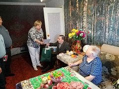 Любовь длиною в 65 лет: супруги Осины отметили железную свадьбу