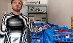 «Серебряные волонтёры» Новобурасского Центра социального обслуживания населения приготовили для участников СВО малиновое варенье