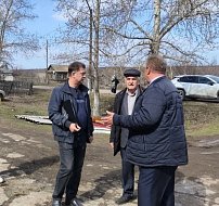 Глава района Алексей Воробьёв принял участие в строительном контроле ремонтных работ сельского клуба в селе Чернышевка