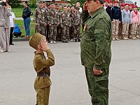Школьники района показали строевую выправку и патриотизм на смотре строя и песни