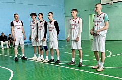 В Новобурасском районе состоялся турнир по волейболу среди юношей на Кубок главы района