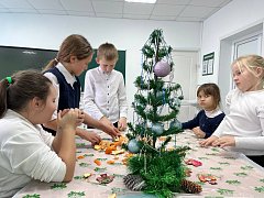 Эко-магия своими руками: юные натуралисты создали ароматную гирлянду из мандариновой кожуры