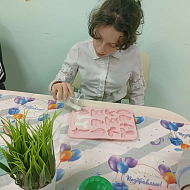 В Новобурасском центре социального обслуживания населения продолжается реализация проекта "Семейная мастерская"