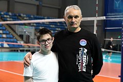 В рамках Всероссийской акции "Ёлка желаний"  состоялась встреча юного жителя Новобурасского района с волейбольной командой "Протон" и её тренером