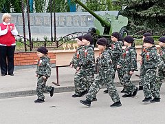 Школьники района показали строевую выправку и патриотизм на смотре строя и песни