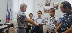Акция "Собери ребенка в школу" продолжается