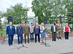 Школьники района показали строевую выправку и патриотизм на смотре строя и песни