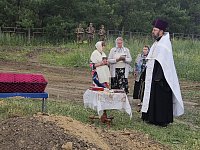В Новобурасском районе состоялась церемония перезахоронения останков бойца Красной Армии, погибшего при обороне Сталинграда