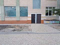 Подходит к завершению благоустройство пришкольной территории школы №1 в рабочем посёлке Новые Бурасы