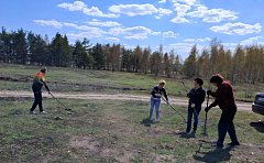 В рабочем посёлке Новые Бурасы проведён субботник на территории местного кладбища