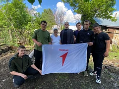 ПОМОЩЬ ПЕРВЫХ В УБОРКЕ ДРОВ ВЕТЕРАНУ ПЕДАГОГИЧЕСКОГО ТРУДА 