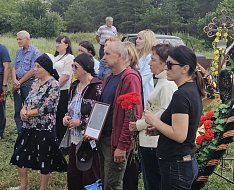 В Новобурасском районе состоялась церемония перезахоронения останков бойца Красной Армии, погибшего при обороне Сталинграда