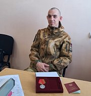 Медалью Жукова награжден житель посёлка Белоярский Новобурасского района