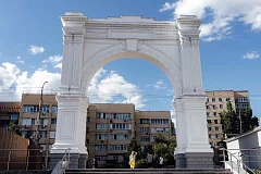 У Триумфальной арки в Саратове могут снимать кино