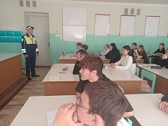В преддверии летних каникул сотрудники Госавтоинспекции проводят профилактические беседы со школьниками 