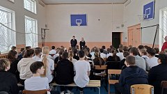 В Новобурасском районе сотрудники полиции провели профилактическую беседу со школьниками