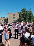 И вот для выпускников прозвенел последний школьный звонок
